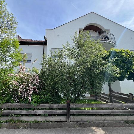 Palmen Apartment Direkt In Bad Aibling Dış mekan fotoğraf