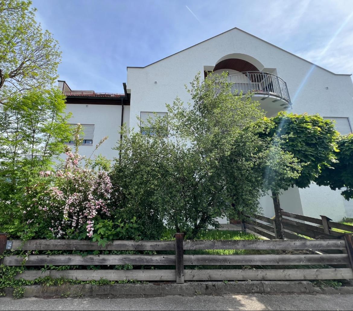 Palmen Apartment Direkt In Bad Aibling Dış mekan fotoğraf