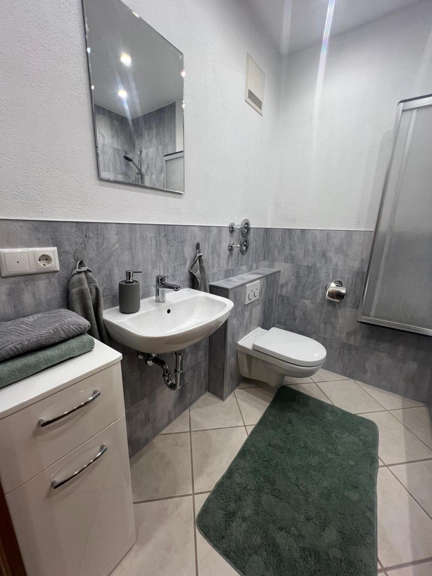 Palmen Apartment Direkt In Bad Aibling Dış mekan fotoğraf